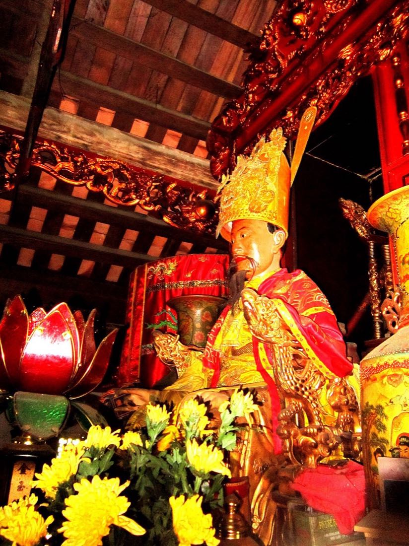 Ngô Quyền xưng vương, đóng đô Cổ Loa